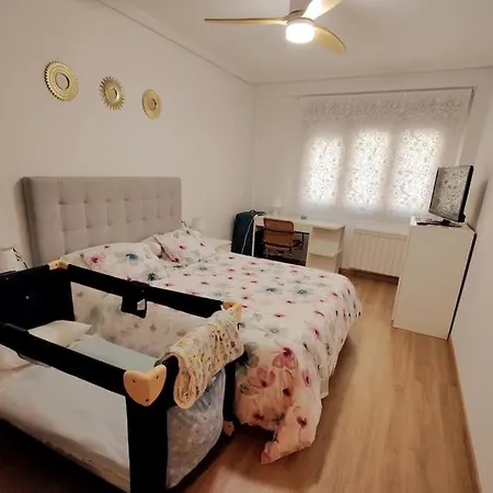 Centrico, 100 Metros De La Playa, Reformado,163 M2 Apartment Foz