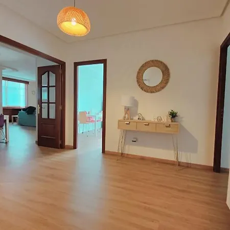Centrico, 100 Metros De La Playa, Reformado,163 M2 * Foz