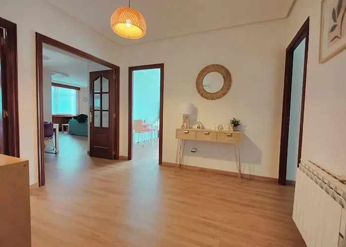 Centrico, 100 Metros De La Playa, Reformado,163 M2 * Foz