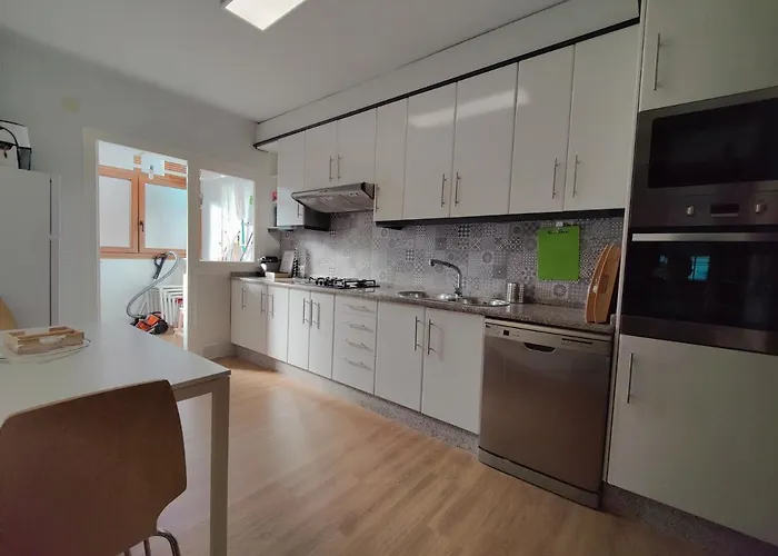 Centrico, 100 Metros De La Playa, Reformado,163 M2 Foz